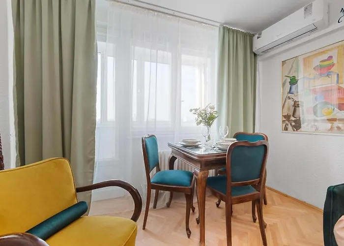1Bdr Apartment Perla 225